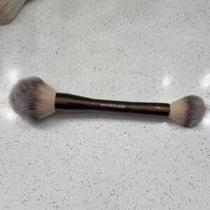 Hourglass Double-Ended Face Brush in Taupe and Beige